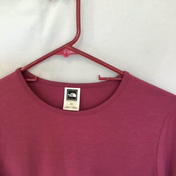The North Face Long Sleeve Tee Base Pullover Crew Neck Hot Pink Women's Medium - Picture 9 of 9